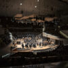 Marin Alsop à la direction du Berliner Philharmoniker et du Rundfunkchor Berlin. Crédit : Lena Laine