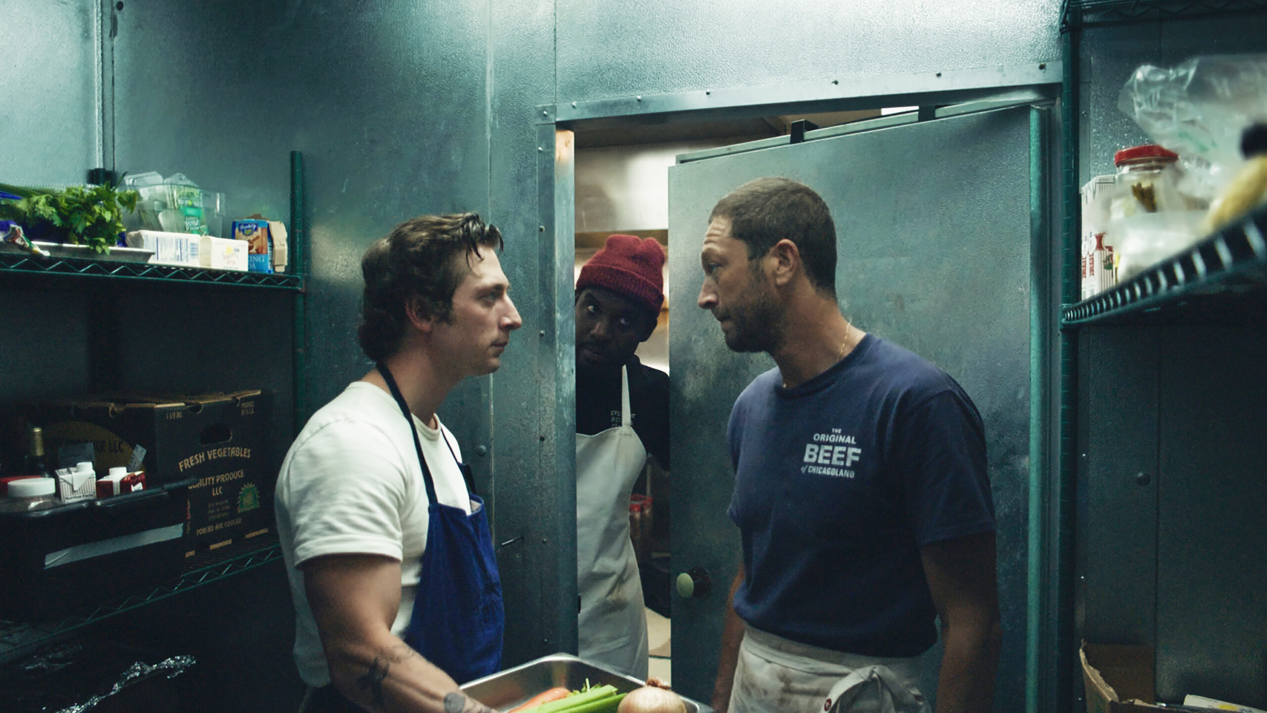 De gauche à droite : Jeremy Allen White (Carmen “Carmy” Berzatto), Lionel Boyce (Marcus), Ebon Moss-Bachrach (Richard “Richie” Jerimovich), dans The Bear. Crédit : FX