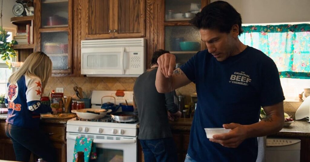 Jon Bernthal (Michael “Mikey” Berzatto), dans The Bear. Crédit : FX